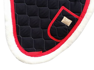 Tapis de selle de dressage matelassé personnalisé le plus vendu avec poche et fourrure - Product Image 2