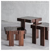 "Ensemble de 3 tables d'appoint en bois au design moderne, robustes et élégantes pour la décoration du salon ou du bureau"
