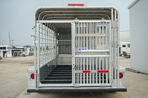Remorque de transport d'animaux et de bétail de haute qualité de 5, 8, 14, 15 tonnes à 3 essieux avec cadre d'escalade pratique - Product Image 5