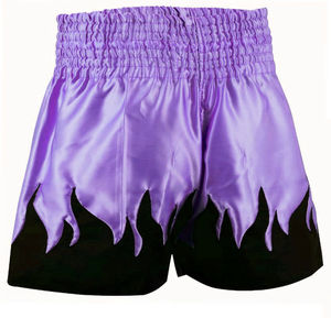 Shorts de Muay Thai unisexes fabriqués au Pakistan, contraste de couleurs, 120 grammes, légers, logo avant, haute qualité, confortables et respirants - Product Image 3