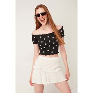 เสื้อปักลายดอกเดซี่ ทำจากผ้าจับจีบ - Product Image 2