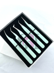 แหนบต่อขนตาปลายสีเงินแบบมืออาชีพเคลือบด้วยผงแก้วทะเลดีไซน์ผีเสื้อ - Product Image 3