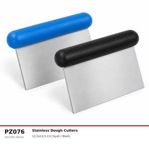 Fida Stainless Dough Scraper with Plastic Handle - Black - Product Image 2