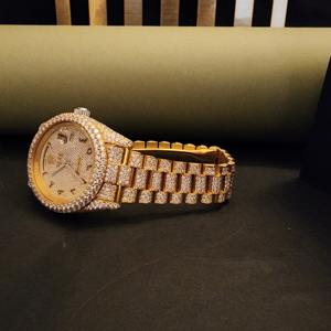 Superbe montre ronde fantaisie à double chiffres arabes entièrement glacée avec mouvement japonais en diamant Moissanite - Product Image 2