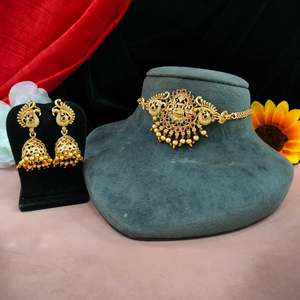 Ensemble de tour de cou inspiré du temple sacré Radiance Détails richement ornés avec des motifs anciens et des motifs du patrimoine royal - Product Image 1