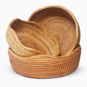 Élégants plateaux de service en rotin léger avec des détails de tissage complexes pour un look vintage sur les comptoirs de cuisine modernes - Product Image 1