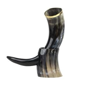 Corne à boire naturelle faite à la main avec poignée en cuir tasse viking avec support en corne - Product Image 1