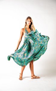 ชุดเดรสยาวผ้าฝ้ายออร์แกนิคแต่งลูกไม้ คอวี สายเดี่ยว ติดกระดุม เอวธรรมชาติ ดีไซน์หรูหราสำหรับผู้หญิง รับผลิตตามแบบ OEM พร้อมสกรีนโลโก้  คอลเลคชั่นใหม่รับฤดูใบไม้ผลิ - Product Image 3