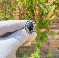 Bague en argent sterling 925 faite à la main avec pierre précieuse naturelle onyx noir taille ovale, sertie clos, classique pour anniversaires et mariages