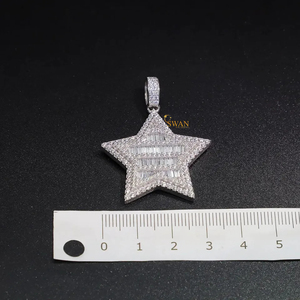 Colgante de Estrella de Plata de Ley 925 unisex con baguette cultivada en laboratorio y diamantes redondos de corte brillante para ocasiones de fiesta - Product Image 5