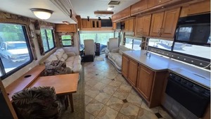 รถบ้านมือสองสภาพดี ปี 2009 ยี่ห้อ Gulf Stream RV Tour Master 40F คลาส A พร้อมขาย - Product Image 2