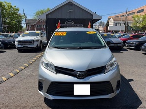 Toyota Sienna L 2020, 7 Pasajeros, Tracción Delantera - Product Image 1