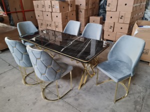 Ensemble de salle à manger moderne convertible 6 pièces, chaises en velours, table noire, cadre doré, mobilier contemporain adapté aux appartements - Product Image 4