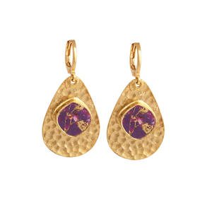 Boucles d'oreilles élégantes en pierres précieuses naturelles Mohave Boucles d'oreilles en plaqué or texturé martelé Bijoux de créateur faits à la main - Product Image 3