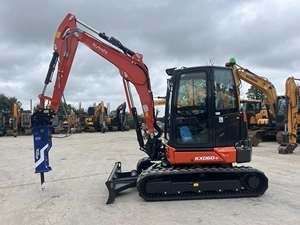 Nouvelle mini-excavatrice Kubota KX060-5, mini-pelle sur chenilles de 5 tonnes avec pince hydraulique, moteur Kubota, certifiée CE/EPA, à prix avantageux. - Product Image 2