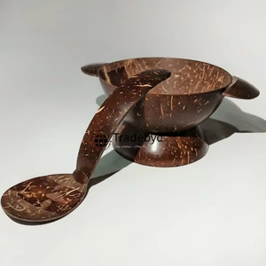 Taza de coco tropical Concha natural Vasos ecológicos para batidos y jugos Hecho a mano Sostenible por Tradebyd - Product Image 1