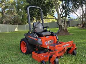 Tondeuse autoportée Kubota Z122E 20-25 CV à braquage zéro, plateau de coupe de 42-48 pouces, hydrostatique, usage commercial - Product Image 3
