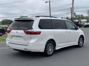 Minivan Usada de 5 Pasajeros, Modelo 2024-2025, Tracción Delantera, Transmisión Automática, Asientos de Cuero, Rines R18, en Buen Estado - Product Image 4