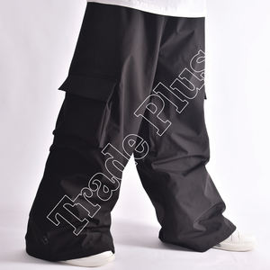 Pantalon de snowboard noir d'extérieur avec détail surdimensionné au niveau des genoux, doublure chaude, poches cargo fonctionnelles et coupe ample - Product Image 3