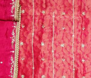 Costumes indiens brodés à la main non cousus de créateur moderne pour femmes, style traditionnel élégant pour les fêtes - Product Image 1