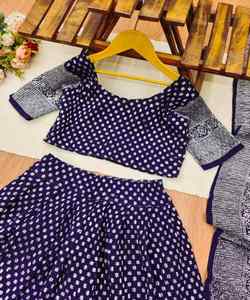 ชุดงานแต่งสุดชิคชุด lehenga choli ผ้าไหม SANA พร้อมลายตารางและรายละเอียดพู่สำหรับสวมใส่ทุกวัน - Product Image 5