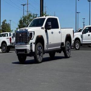 รถบรรทุกมือสอง ปี 2025 รุ่น Sierra 3500HD Denali Ultimate Crew Cab 4x4 สภาพดี พร้อมเกียร์อัตโนมัติและเบาะหนัง - Product Image 1