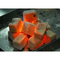Vente en gros de briquettes de charbon de bois de noix de coco indonésienne cube pur pour les rituels de narguilé heureux
