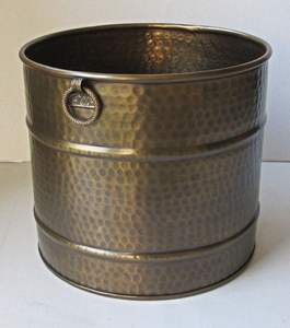 Jardinière design en aluminium pour un décor végétal intérieur et extérieur unique avec des détails artisanaux - Product Image 4