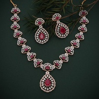 Parure de bijoux tendance pour femme : collier et boucles d'oreilles en or 14 carats plaqué or, rubis et diamants de laboratoire, idéale pour mariage, fiançailles ou soirée