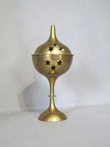 Brûleur d'encens en métal doré élégant, style minimaliste, parfait pour la décoration de la maison, la méditation, le temple et le bureau, vente en gros en provenance d'Inde - Product Image 3