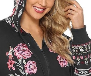 Sweats à capuche brodés pour femmes en matériau durable disponibles au tarif de gros sur mesure Sweats à capuche brodés pour femmes de qualité supérieure - Product Image 2