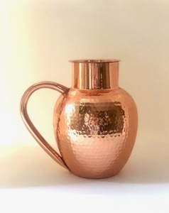 Pichet à eau martelé en cuivre d'aspect unique avec couvercle Pichet en cuivre pur de la plus haute qualité pour la maison et le restaurant. - Product Image 2