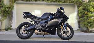 Motocicleta Deportiva de Alto Rendimiento de 900cc Lista para Pista - Product Image 5