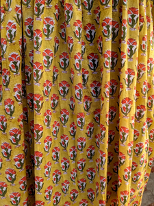 Vestido Maxi Estampado a Mano para Verano, Algodón Floral Hecho a Mano con Características Sostenibles, Temporada de Otoño - Product Image 3