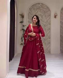 Vestido de seda Chinon pesado de la colección Tennecy con Dupatta completamente cosido listo para usar para fiestas - Product Image 4