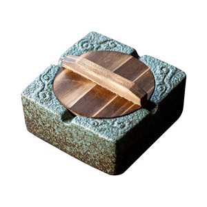 Cenicero de lujo de mármol crema hecho a mano con diseño único para una experiencia de fumar sofisticada - Product Image 4