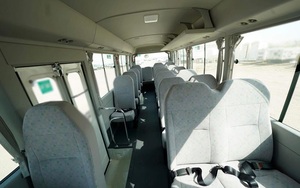 Mini-bus Toyota Coaster d'occasion 2019, 30 places, diesel, transmission manuelle, conduite à gauche, pour transport en navette, disponible à la vente - Product Image 3