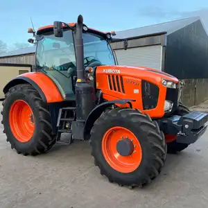 Nouveau tracteur à roues Kubota M7131 avec machines agricoles compactes