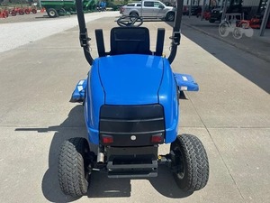 Tracteur de jardin bleu 4 roues motrices avec moteur, facile à utiliser - Product Image 4