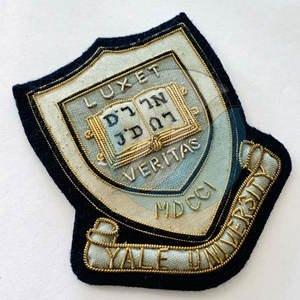 Insignes de blazer sur mesure en vrac dernier style OEM Service insignes en cuir brodé dentelle décoration épingle de sûreté - Product Image 2