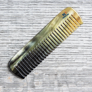 Peigne en corne de buffle de qualité supérieure avec manche en corne pour usage domestique, directement du grossiste vietnamien - Product Image 3