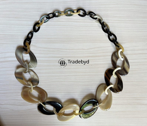 Collar de cuerno Tradebyd, joyería hecha a mano, pieza elegante para bodas y uso diario - Product Image 1