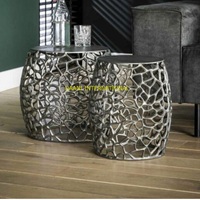Ensemble de tables d'appoint de luxe en métal doré avec un design artistique taillé Tables basses modernes en corail pour le salon, la chambre et le bureau