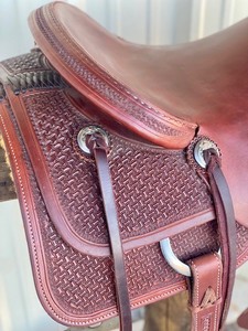 Classic English <strong>Saddle</strong> Durable <strong>Synthetic</strong> and Genuine Leather <strong>Horse</strong> <strong>Saddle</strong> for <strong>Western</strong> Ranch Riding Cutter Style