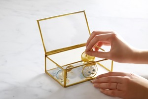 Boîte à bijoux carrée en verre de luxe couleur or personnalisée gravée conception écologique pour les mariages cadeaux de fête élégant - Product Image 4