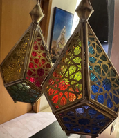 Lanterne en métal marocaine hexagonale de vente chaude pour la décoration extérieure de la maison Design classique avec bougeoirs et bocaux en céramique