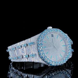 Exquisitamente elaborado con diamantes cultivados en laboratorio de corte brillante redondo y acero inoxidable, nuestro elegante reloj es la elección definitiva para hombres. - Product Image 4