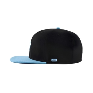 Casquette de golf légère 5 panneaux bicolore à absorption de l'humidité avec logo personnalisé et fermeture snapback pour événements de golf – Vente en gros - Product Image 3