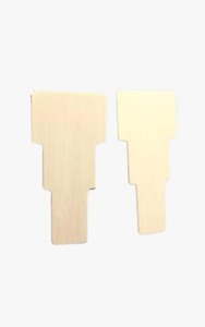 Pendientes de metal dorado con patrones exquisitos y detalles ligeros hechos a mano para una declaración de moda impresionante - Product Image 5