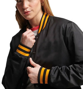 2025 nouveau Design logo personnalisé recadrée veste universitaire pour femmes haute qualité uni noir tissé tricoté veste - Product Image 4